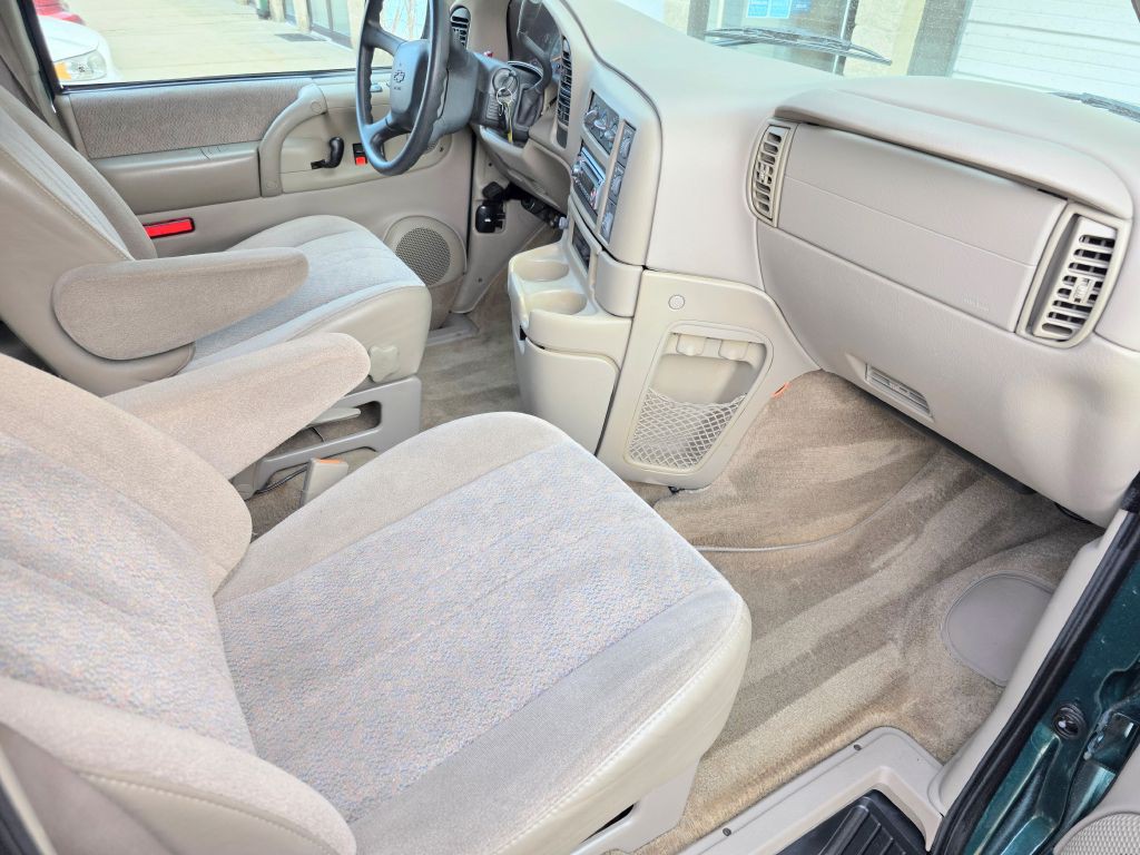 2000 Chevrolet Astro Image 11