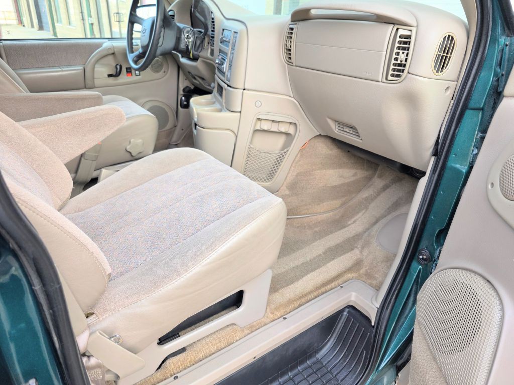 2000 Chevrolet Astro Image 14