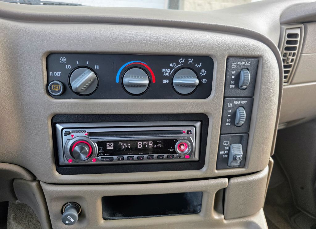 2000 Chevrolet Astro Image 23