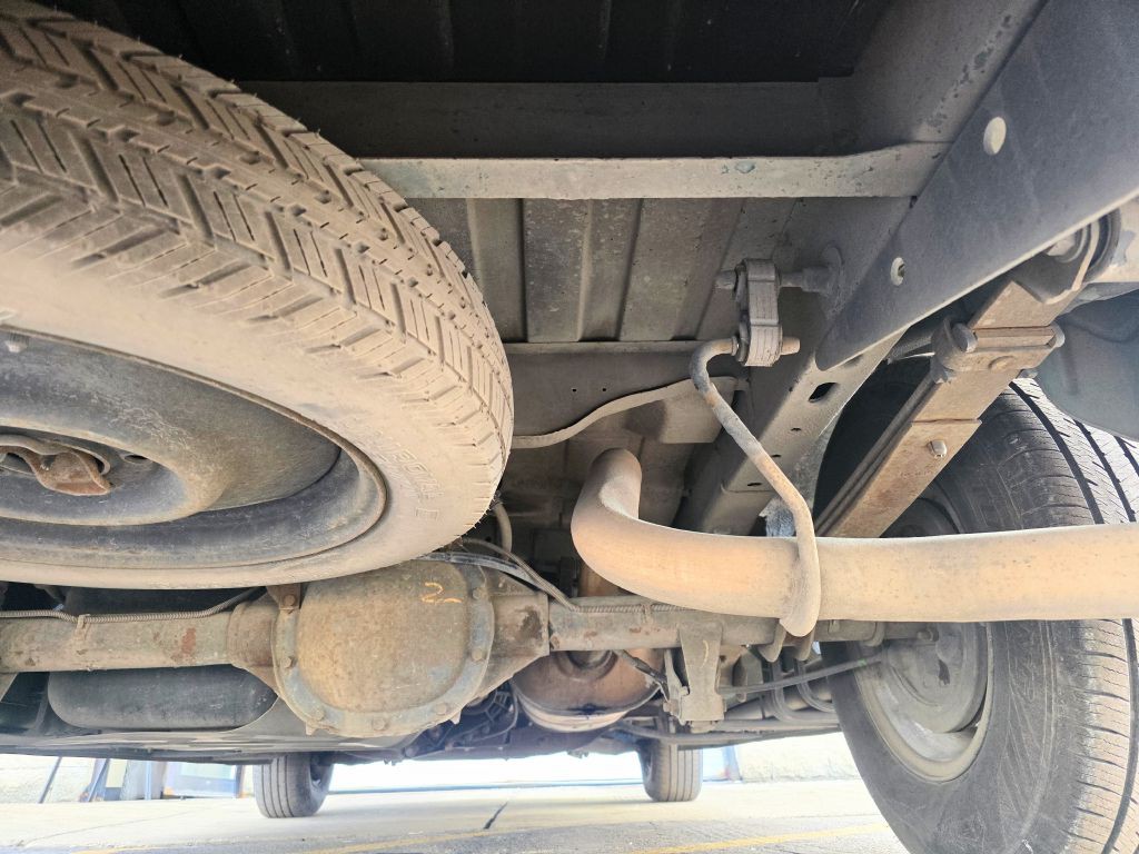 2000 Chevrolet Astro Image 29