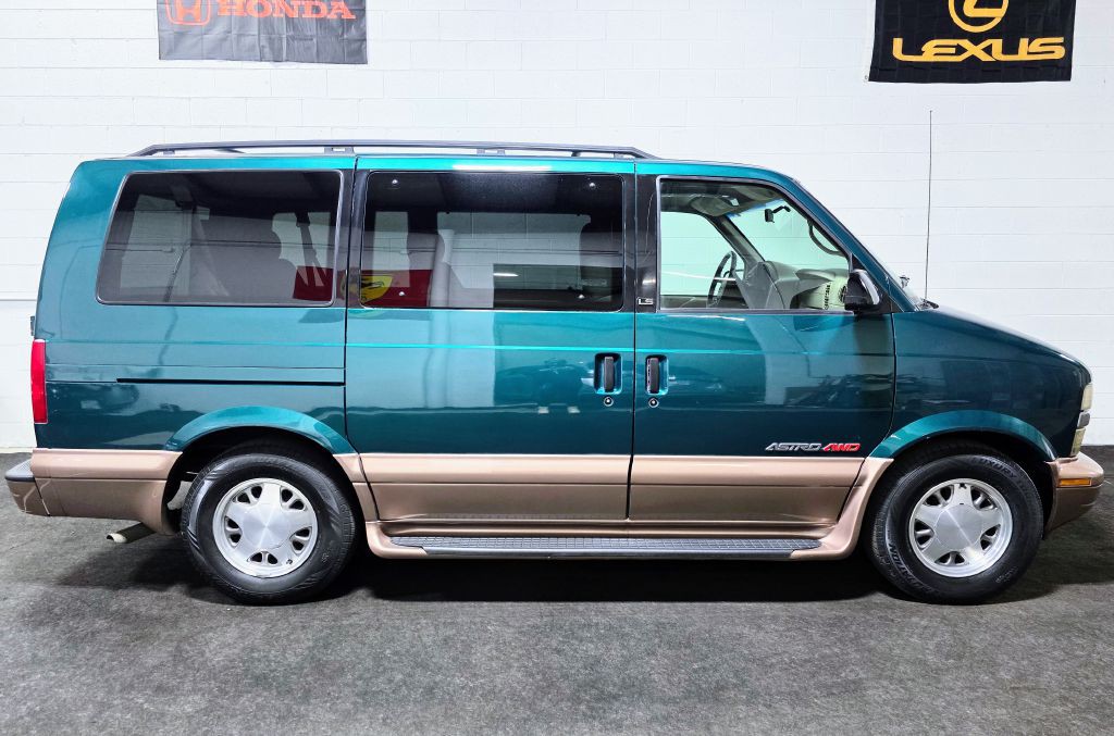 2000 Chevrolet Astro Image 37