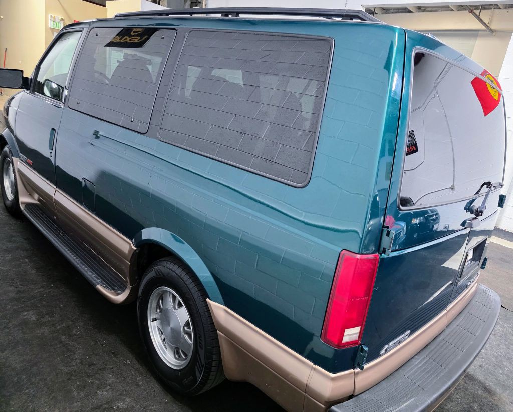 2000 Chevrolet Astro Image 40