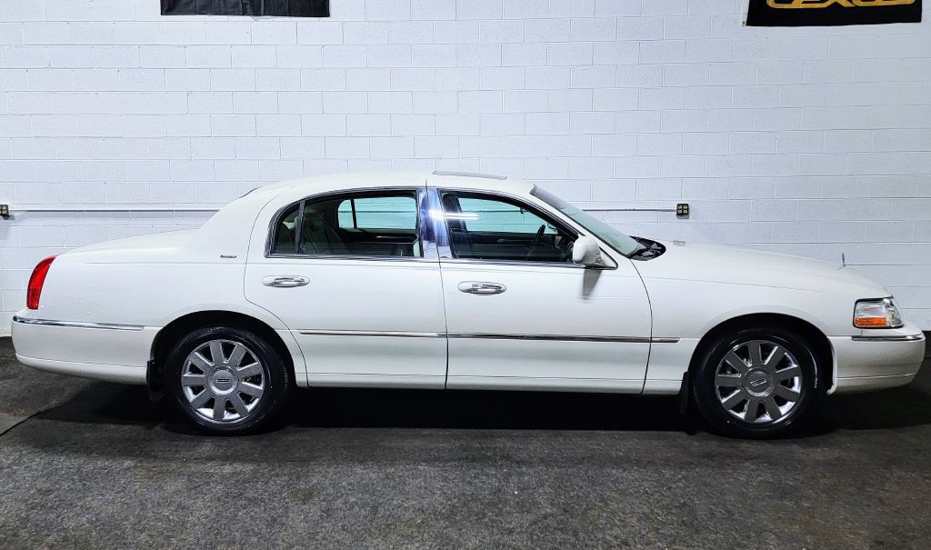 2007 Lincoln Town Car Image 8