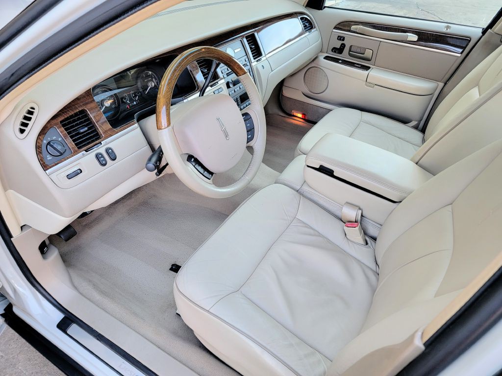 2007 Lincoln Town Car Image 9