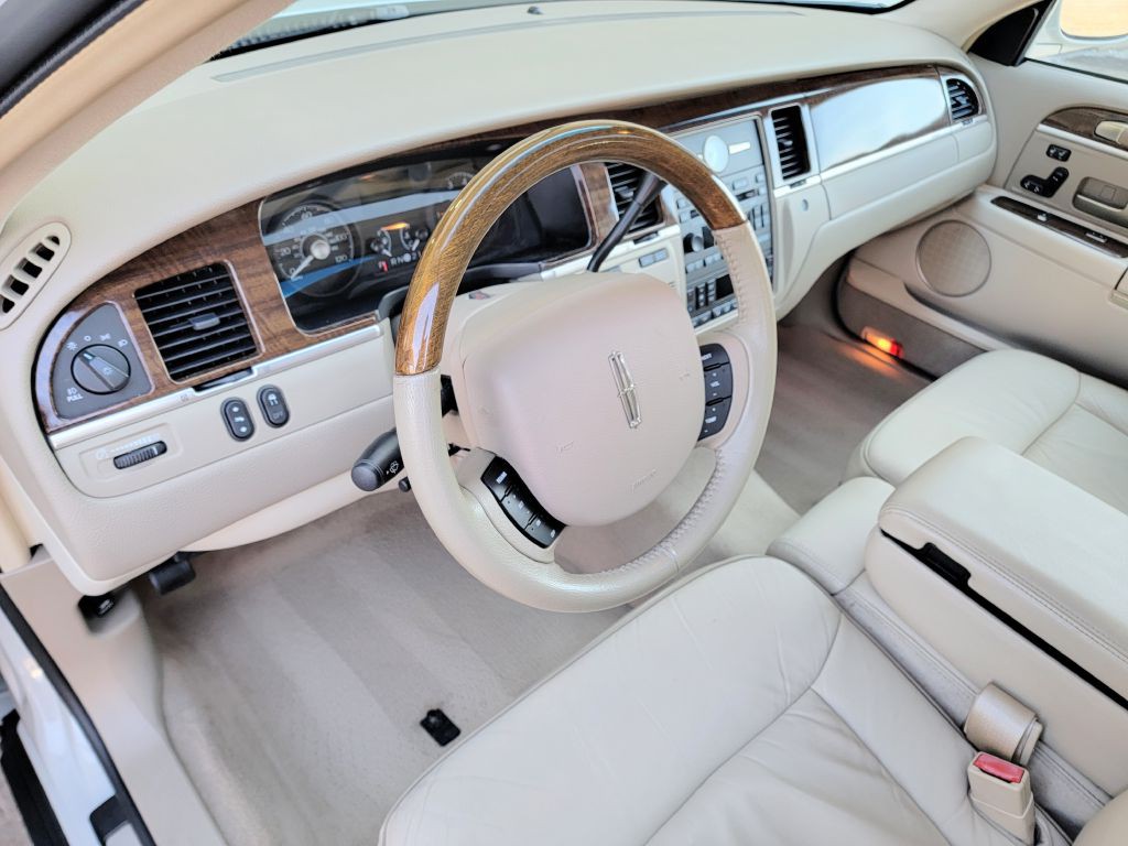 2007 Lincoln Town Car Image 13