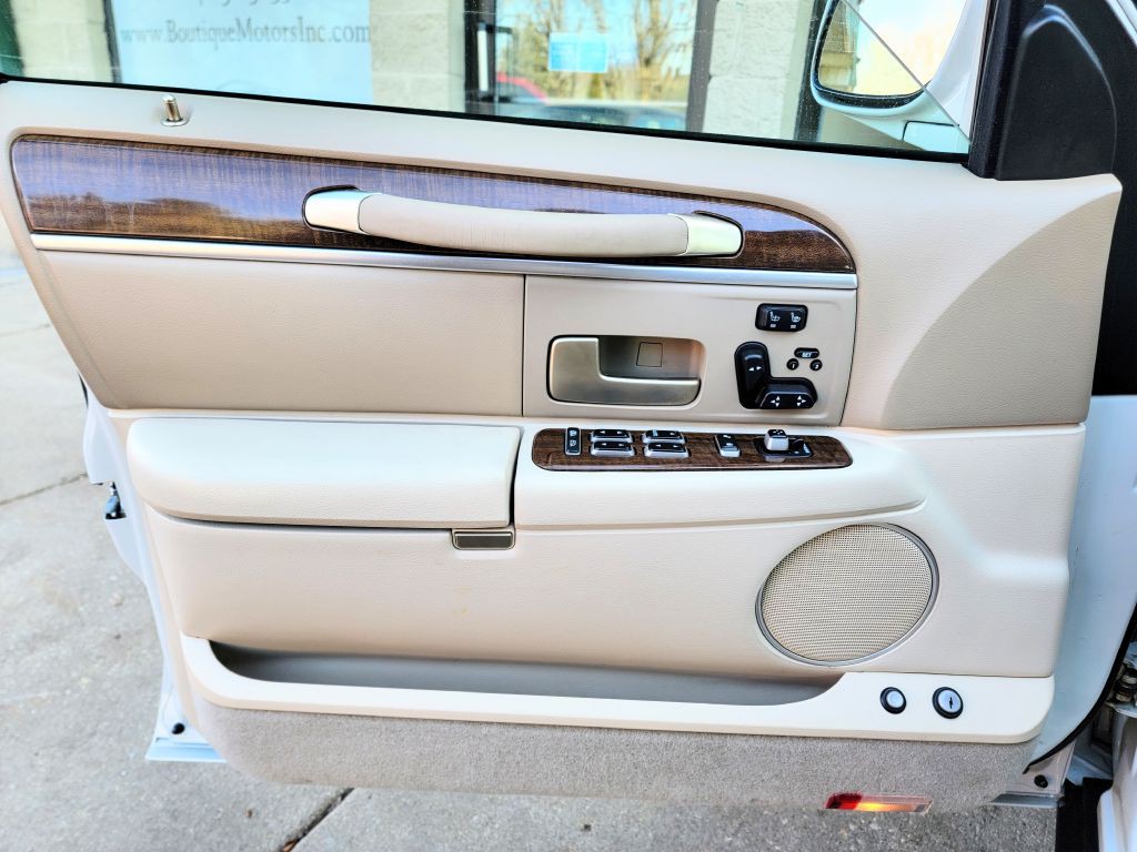 2007 Lincoln Town Car Image 14