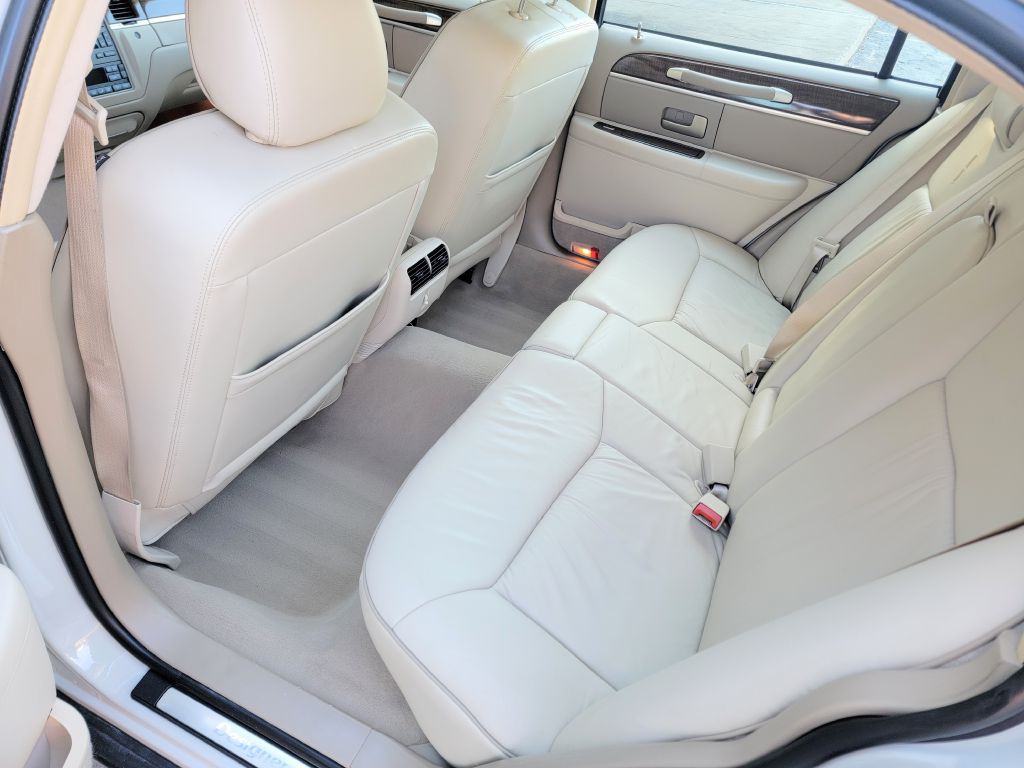 2007 Lincoln Town Car Image 19