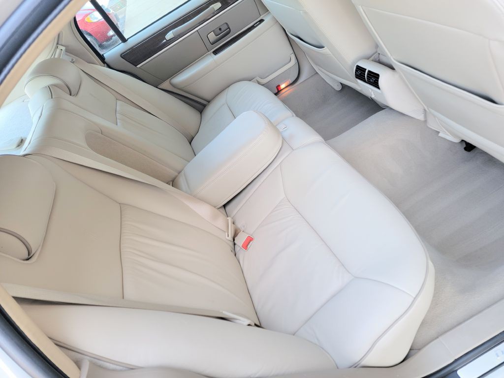 2007 Lincoln Town Car Image 25