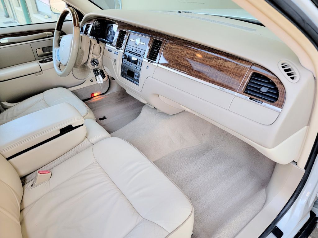 2007 Lincoln Town Car Image 31