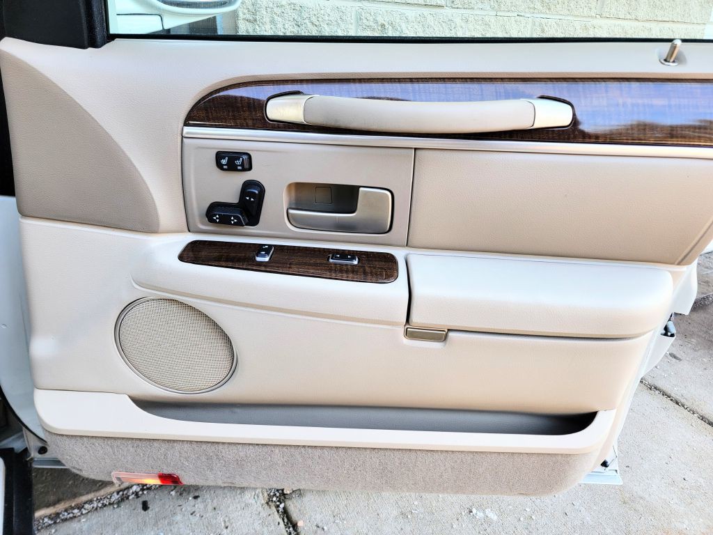 2007 Lincoln Town Car Image 33