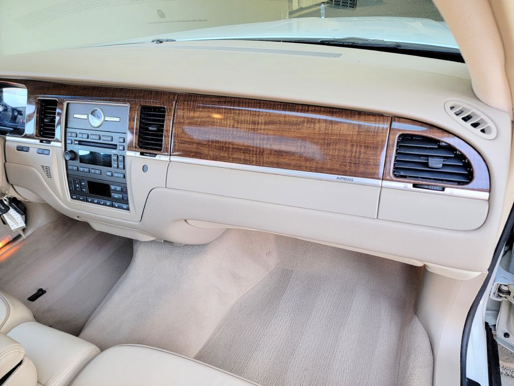 2007 Lincoln Town Car Image 37
