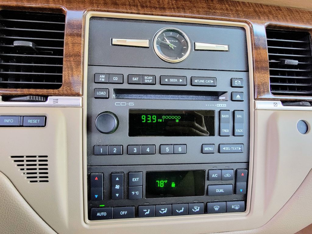 2007 Lincoln Town Car Image 38