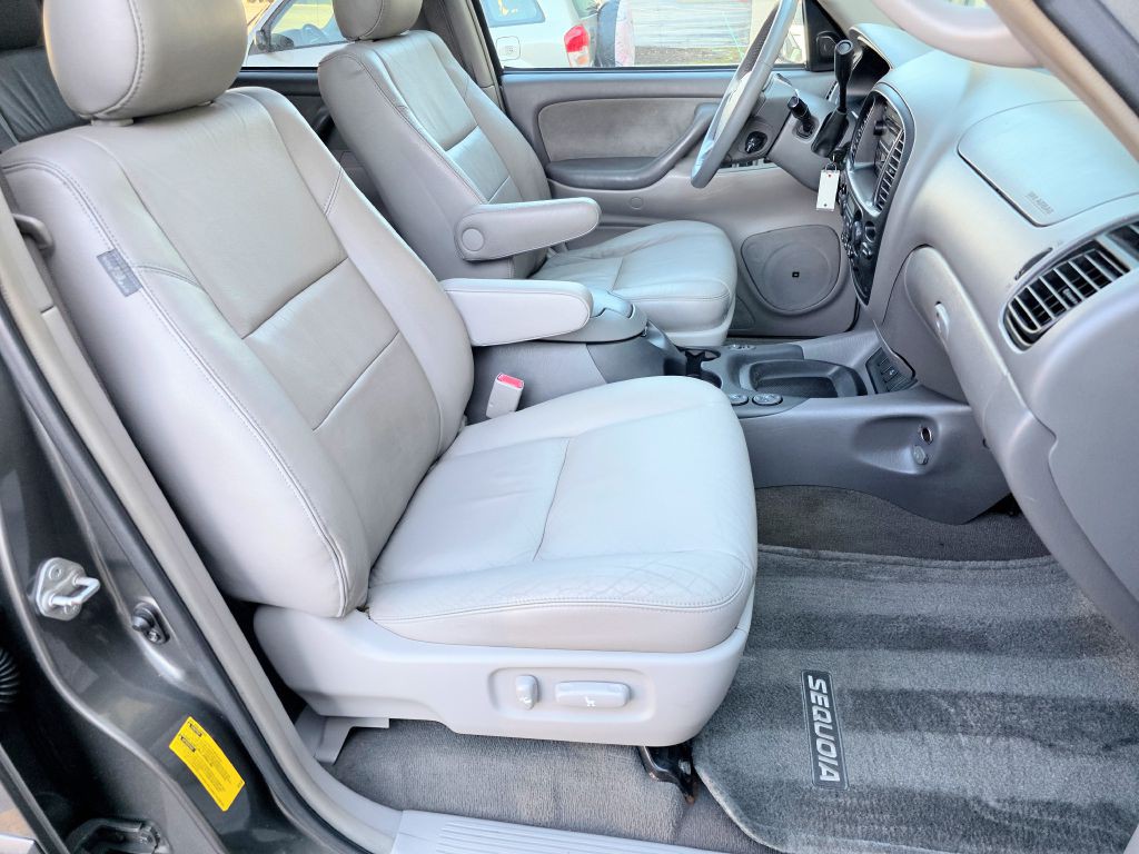 2005 Toyota Sequoia Image 5