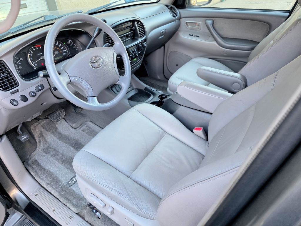2005 Toyota Sequoia Image 8