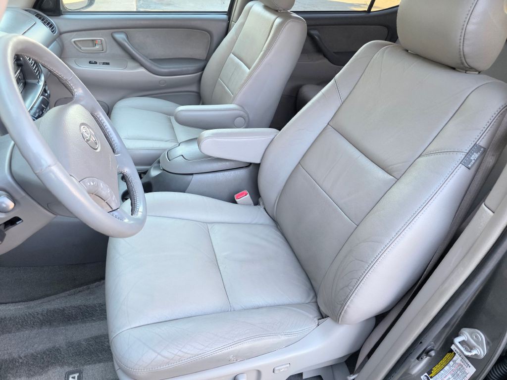 2005 Toyota Sequoia Image 9