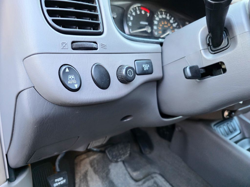 2005 Toyota Sequoia Image 12