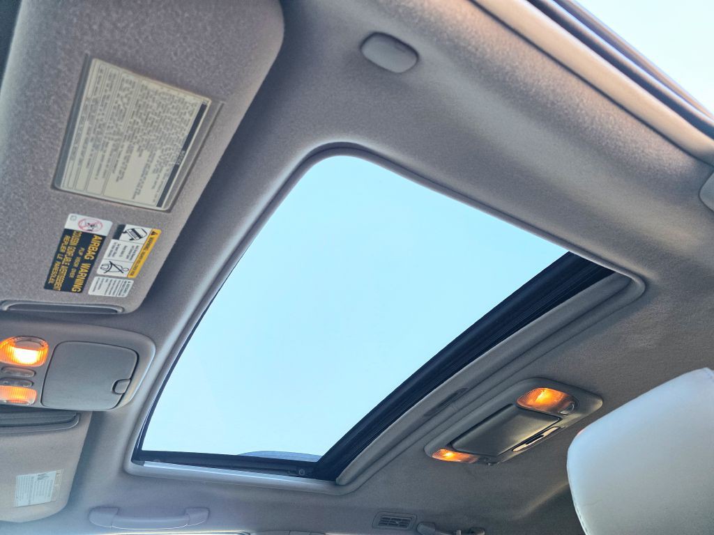 2005 Toyota Sequoia Image 13