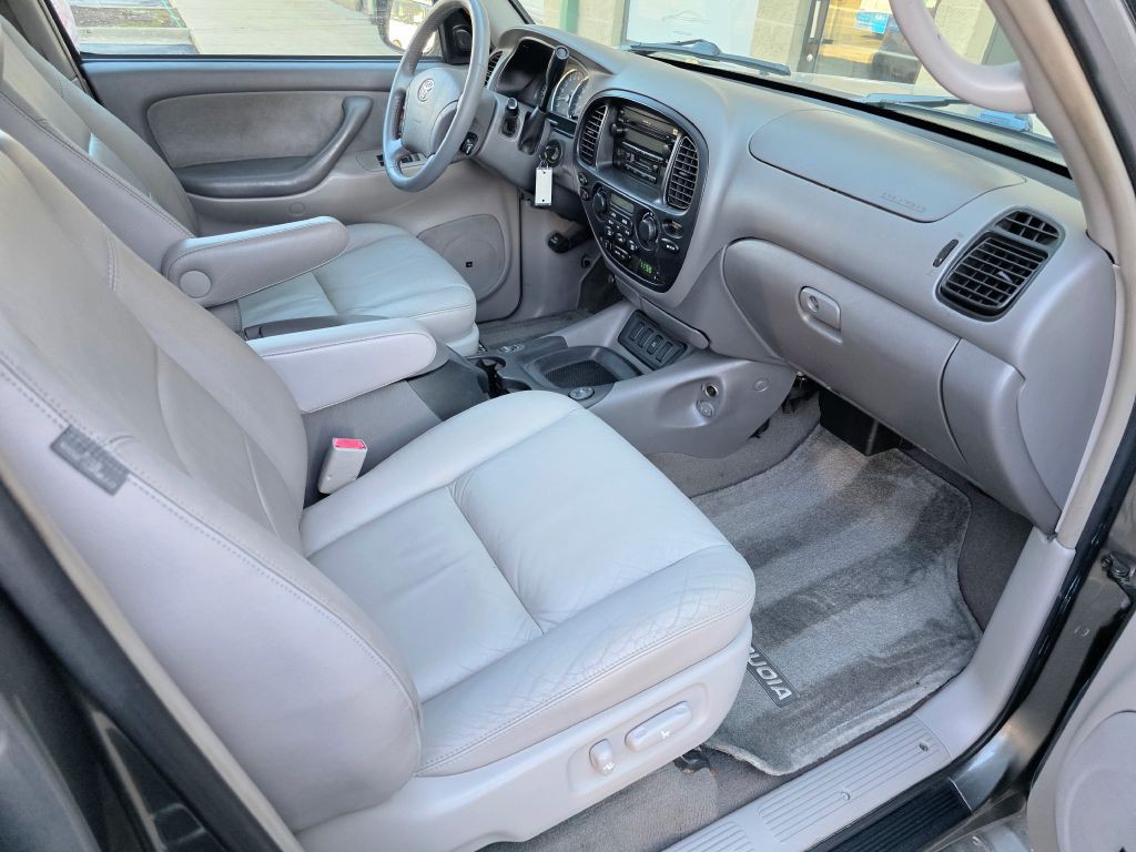 2005 Toyota Sequoia Image 14
