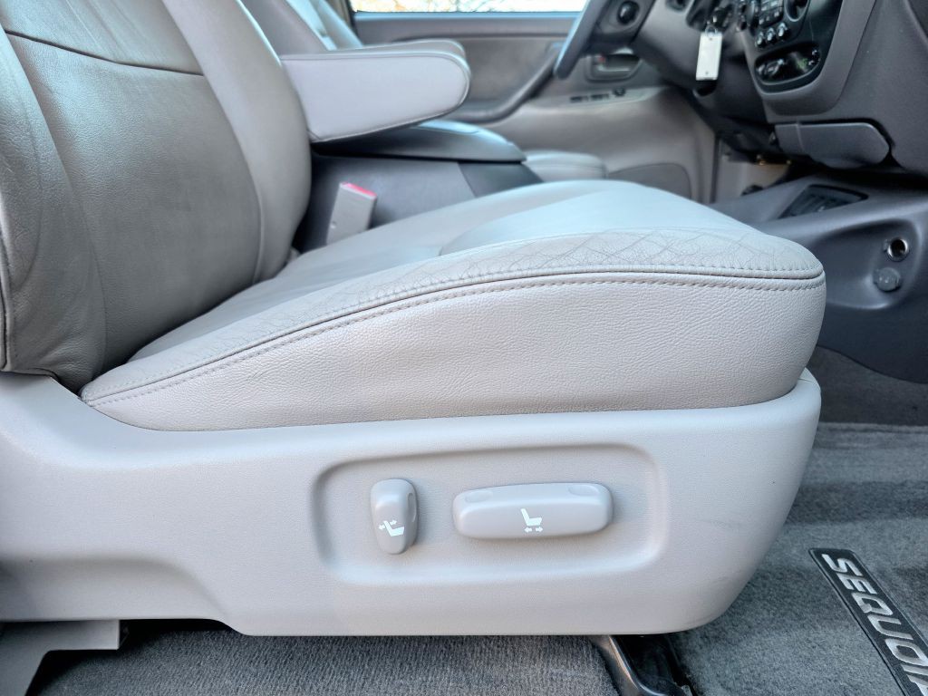 2005 Toyota Sequoia Image 19