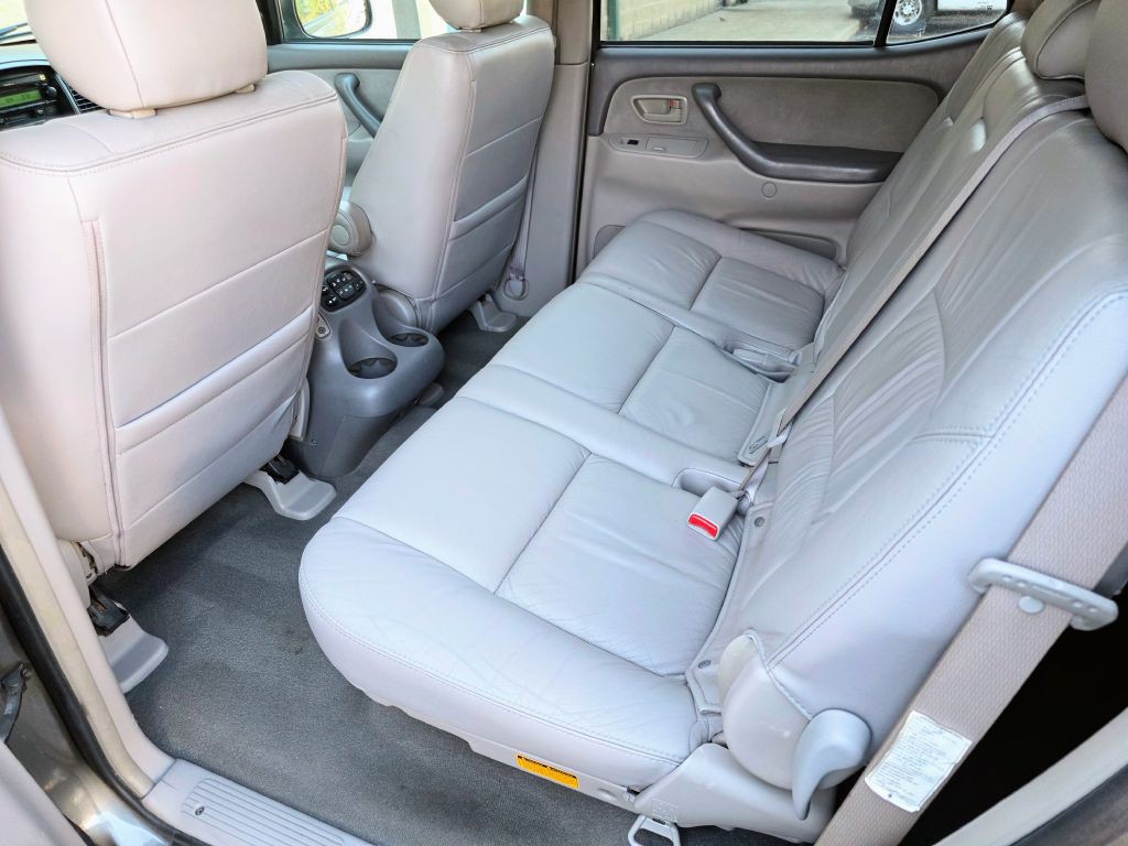 2005 Toyota Sequoia Image 20