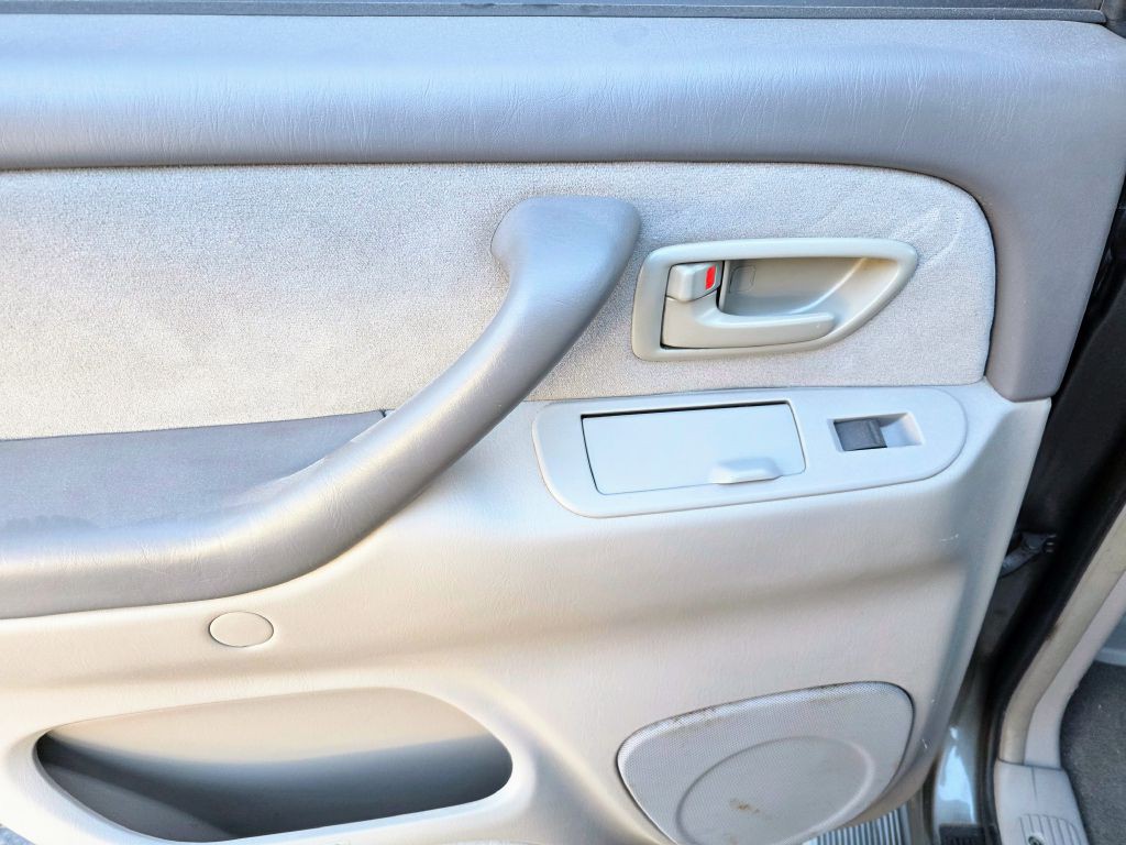 2005 Toyota Sequoia Image 22