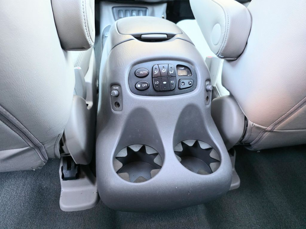 2005 Toyota Sequoia Image 23