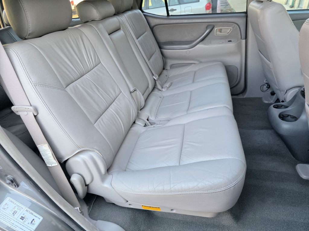 2005 Toyota Sequoia Image 25