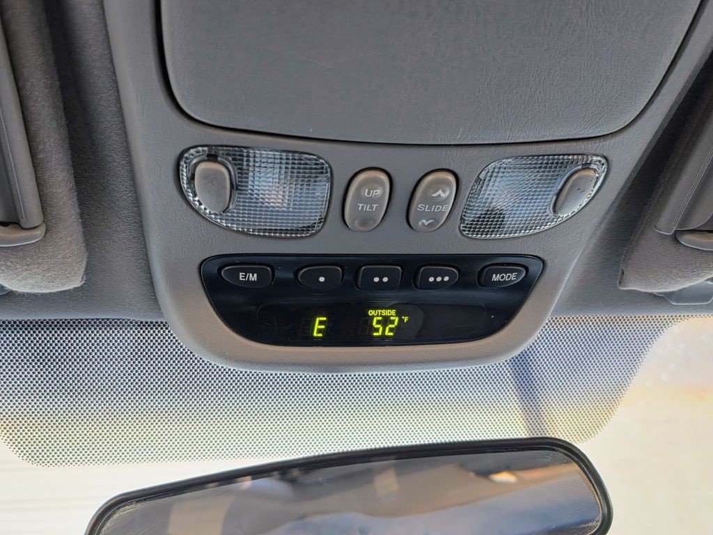 2005 Toyota Sequoia Image 29