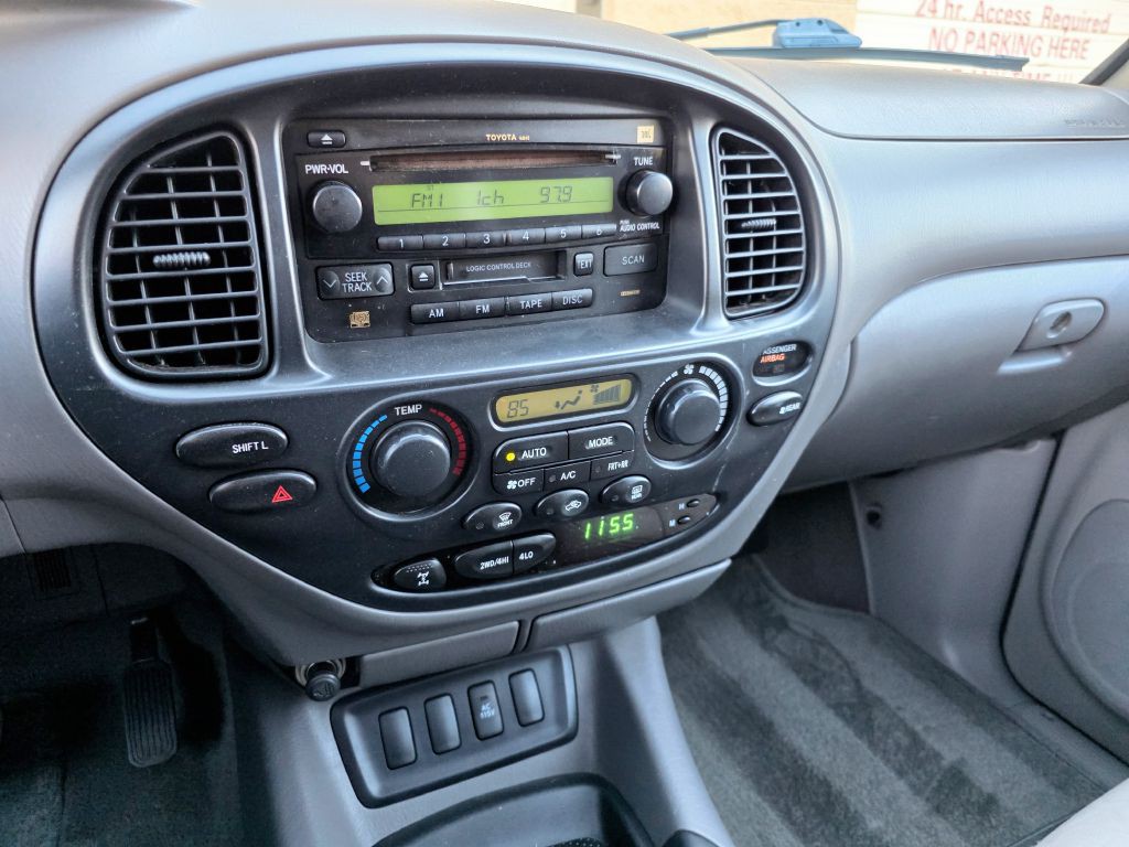 2005 Toyota Sequoia Image 31