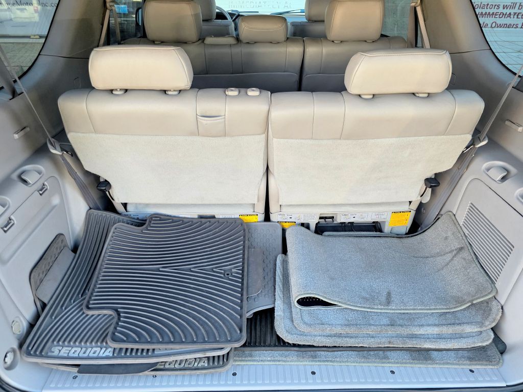 2005 Toyota Sequoia Image 33