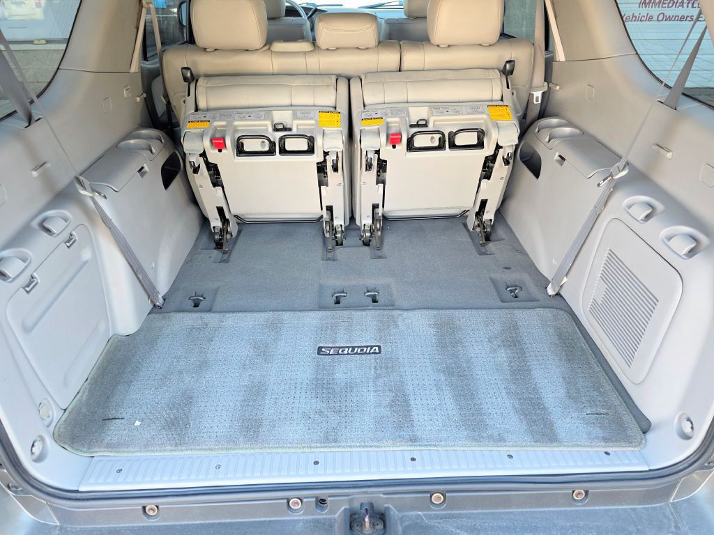 2005 Toyota Sequoia Image 35