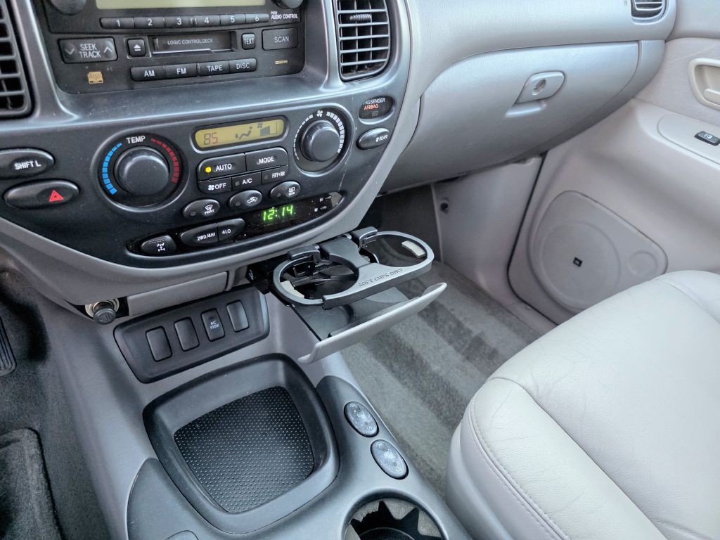 2005 Toyota Sequoia Image 37