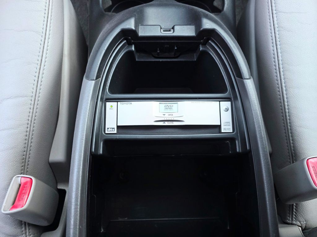 2005 Toyota Sequoia Image 38