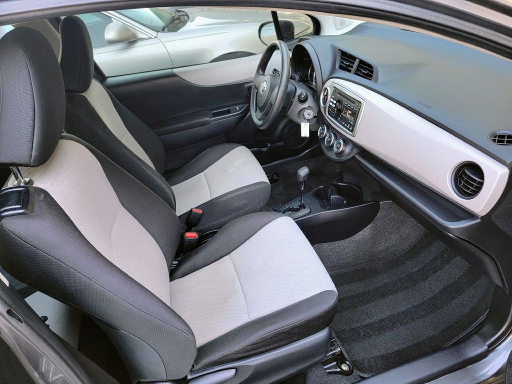 2014 Toyota Yaris Image 4