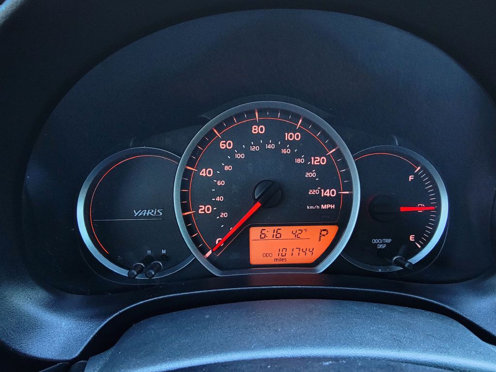 2014 Toyota Yaris Image 5