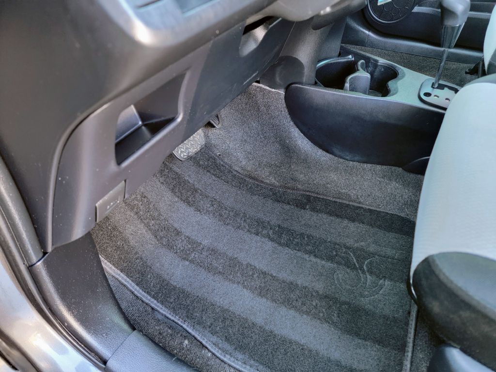 2014 Toyota Yaris Image 8