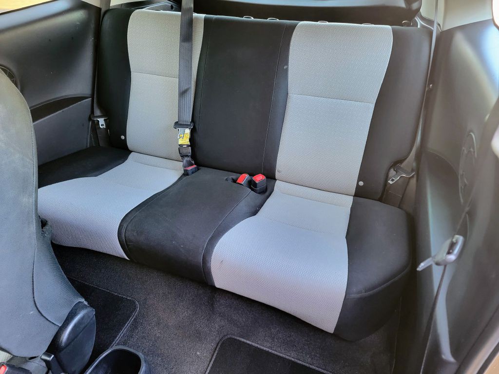 2014 Toyota Yaris Image 11