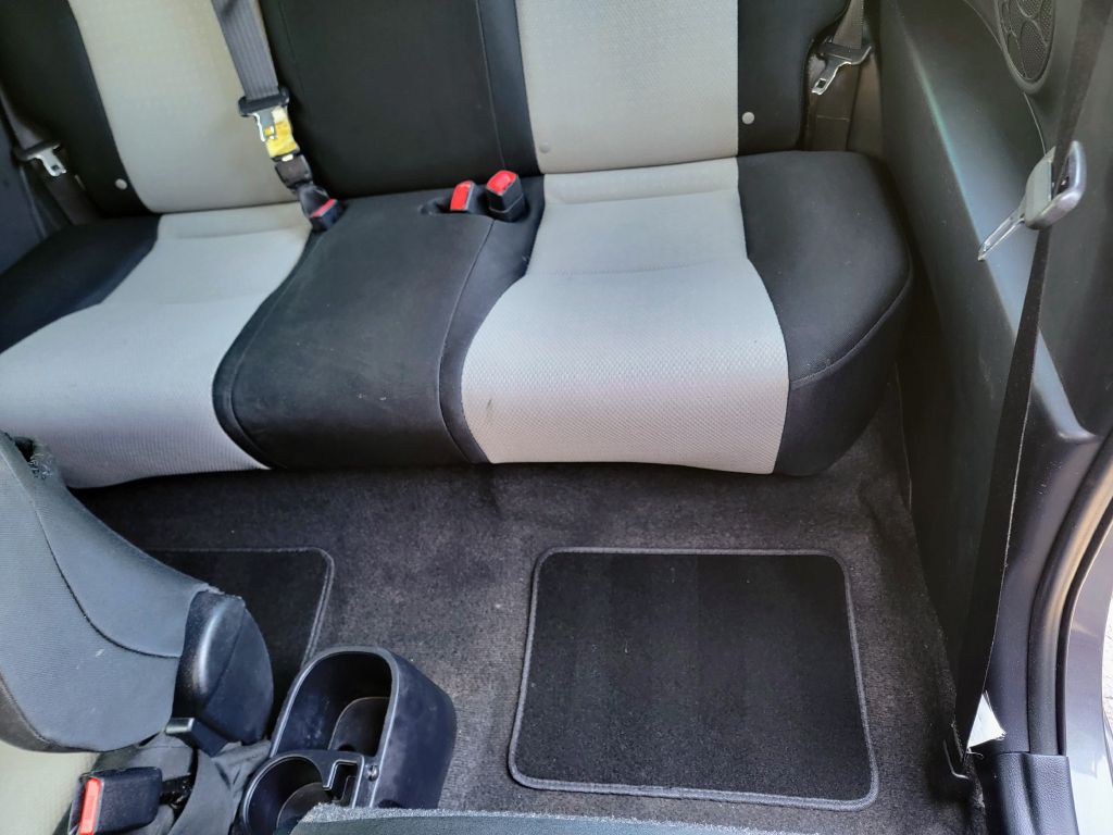 2014 Toyota Yaris Image 12