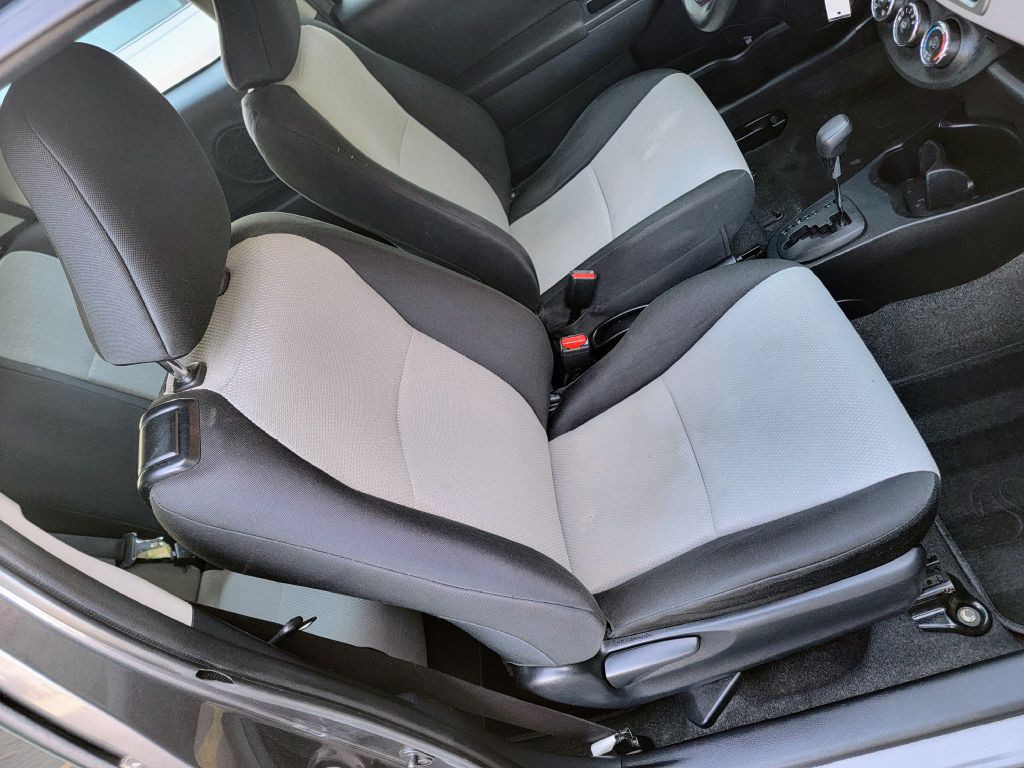 2014 Toyota Yaris Image 16