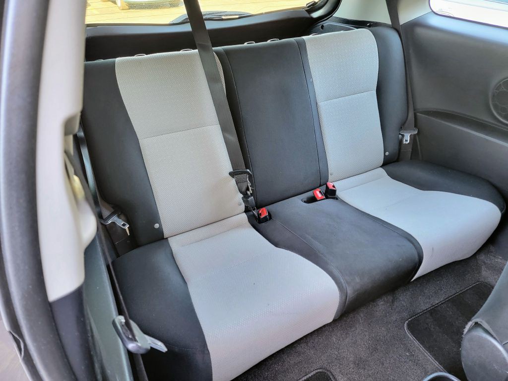 2014 Toyota Yaris Image 18