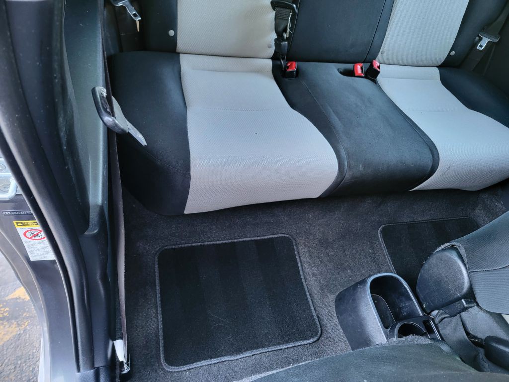 2014 Toyota Yaris Image 19