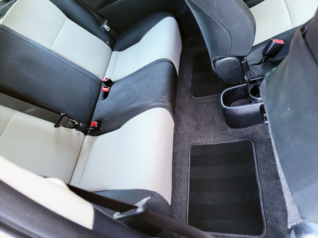 2014 Toyota Yaris Image 20