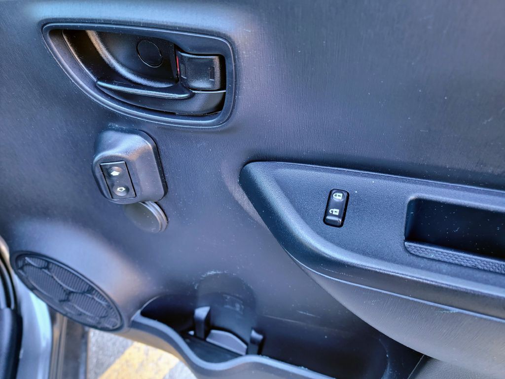 2014 Toyota Yaris Image 22