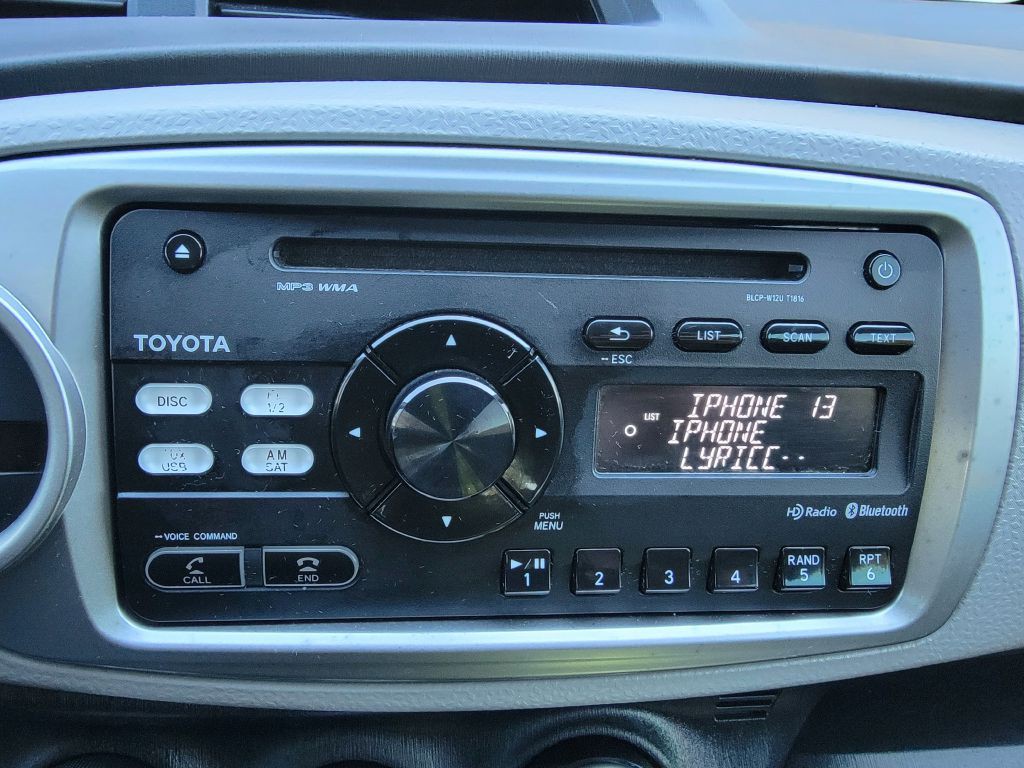 2014 Toyota Yaris Image 23