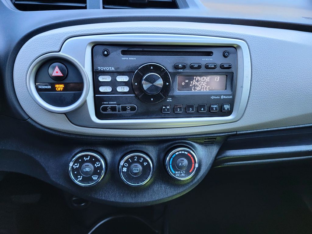 2014 Toyota Yaris Image 24