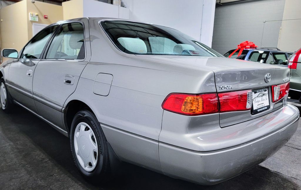 2000 Toyota Camry Image 11