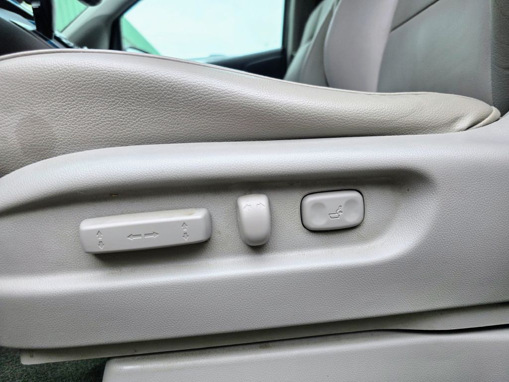 2012 Honda Odyssey Image 9