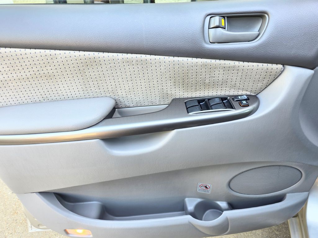 2010 Toyota Sienna Image 14