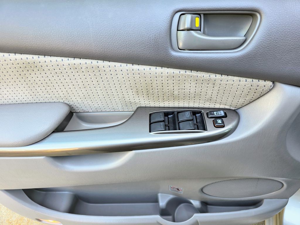 2010 Toyota Sienna Image 16