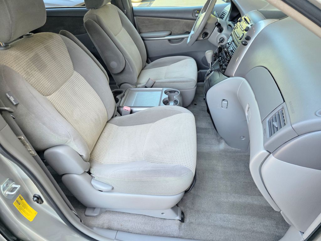 2010 Toyota Sienna Image 20